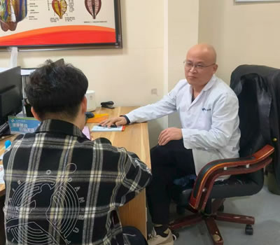 恩施土家族苗族自治州|男科医师高朋磊：守护男性健康，专业男科诊疗